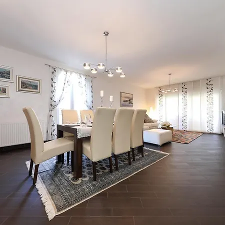 Poolincluded - Villa Belissima *
