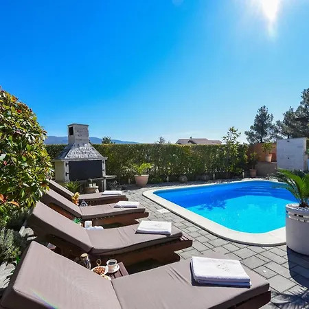 Poolincluded - Villa Belissima بيت للعطل Pridraga