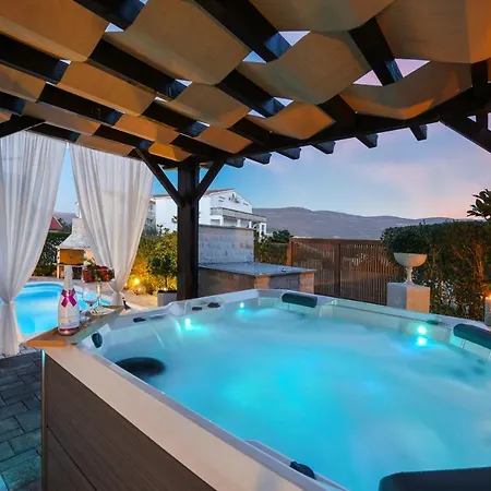 Poolincluded - Villa Belissima بيت للعطل