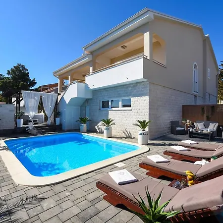 Poolincluded - Villa Belissima بيت للعطل *