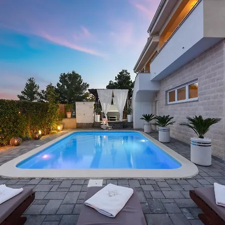 Poolincluded - Villa Belissima Pridraga
